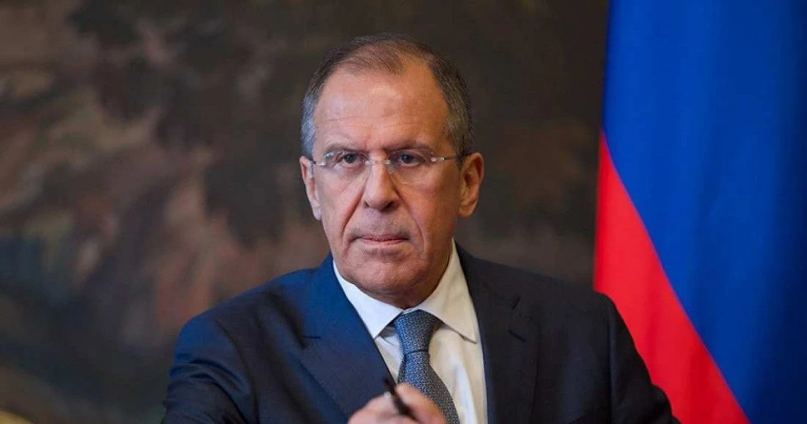 Λαβρόφ: «Σκηνοθετημένη» η χημική επίθεση στη Συρία – Ρίχνει βόμβες και μιλάει για μυστικές υπηρεσίες ενός κράτους